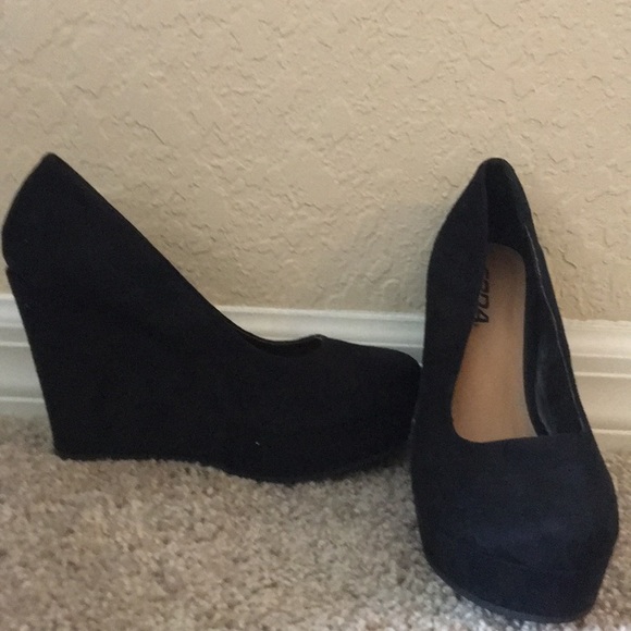 Soda Shoes - Black wedges Soda Shoes - Black wedges